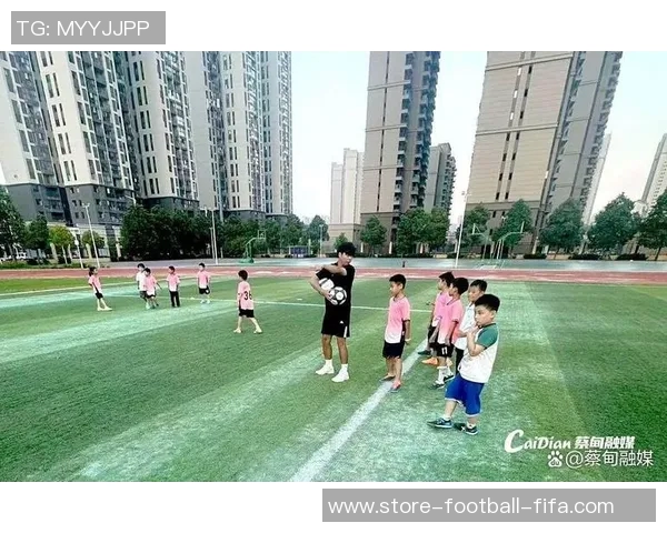 足球教学中的趣味游戏探索与实践提升学生技能与团队合作能力